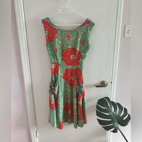 Beautiful Silk Tie Dress - Picture 3 of 7